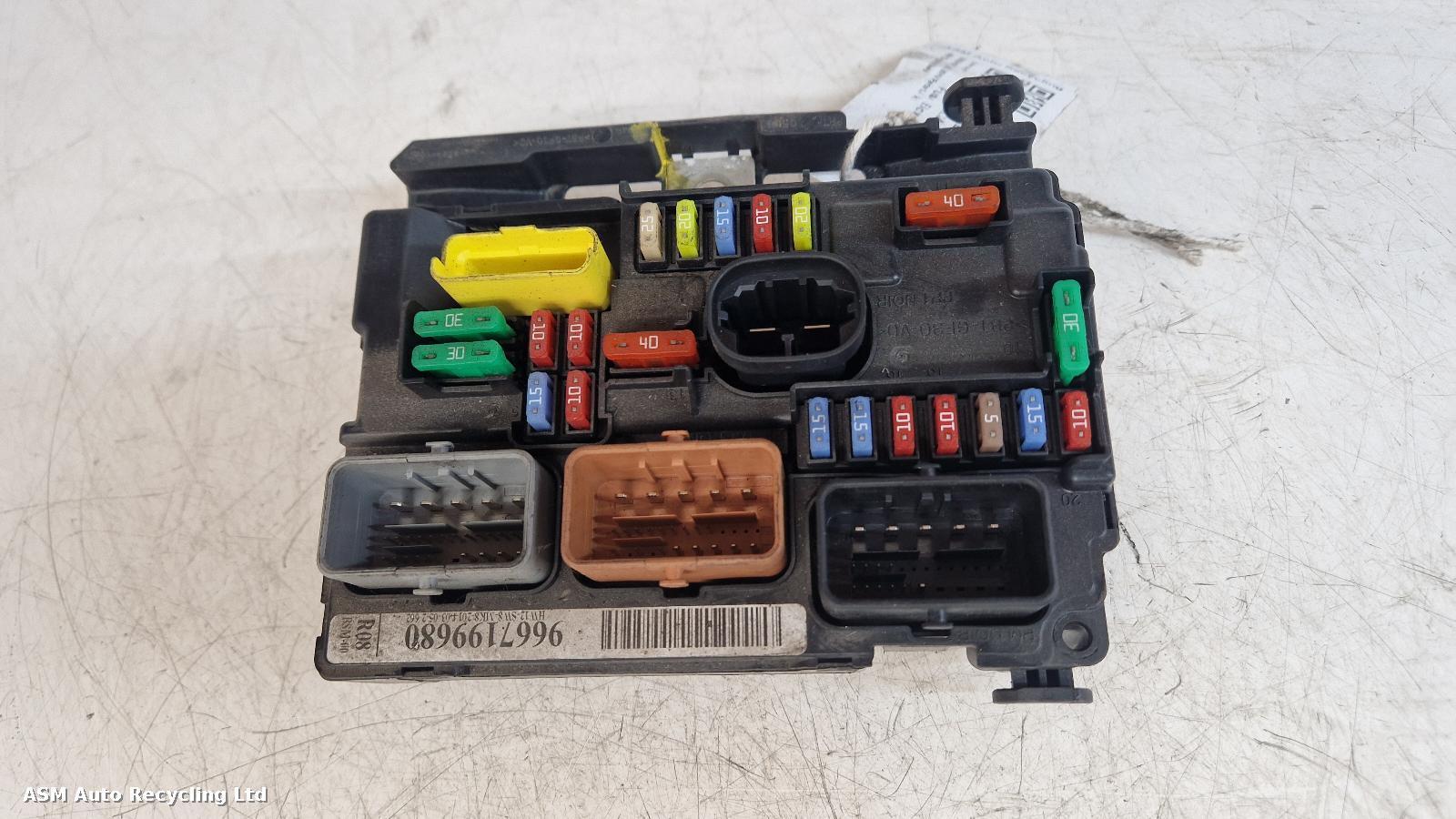 View Auto part Fuse Box Citroen C3 Picasso 2014