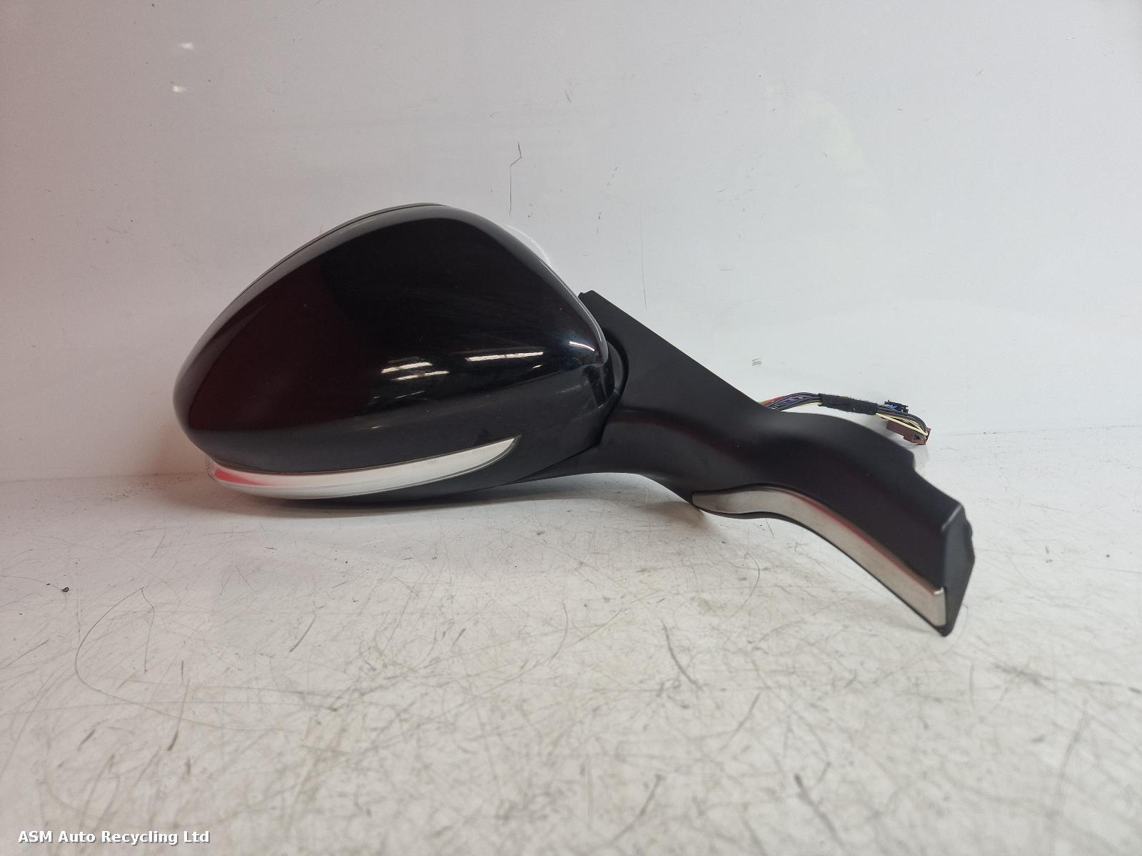 View Auto part R Door Mirror Peugeot 208 2018