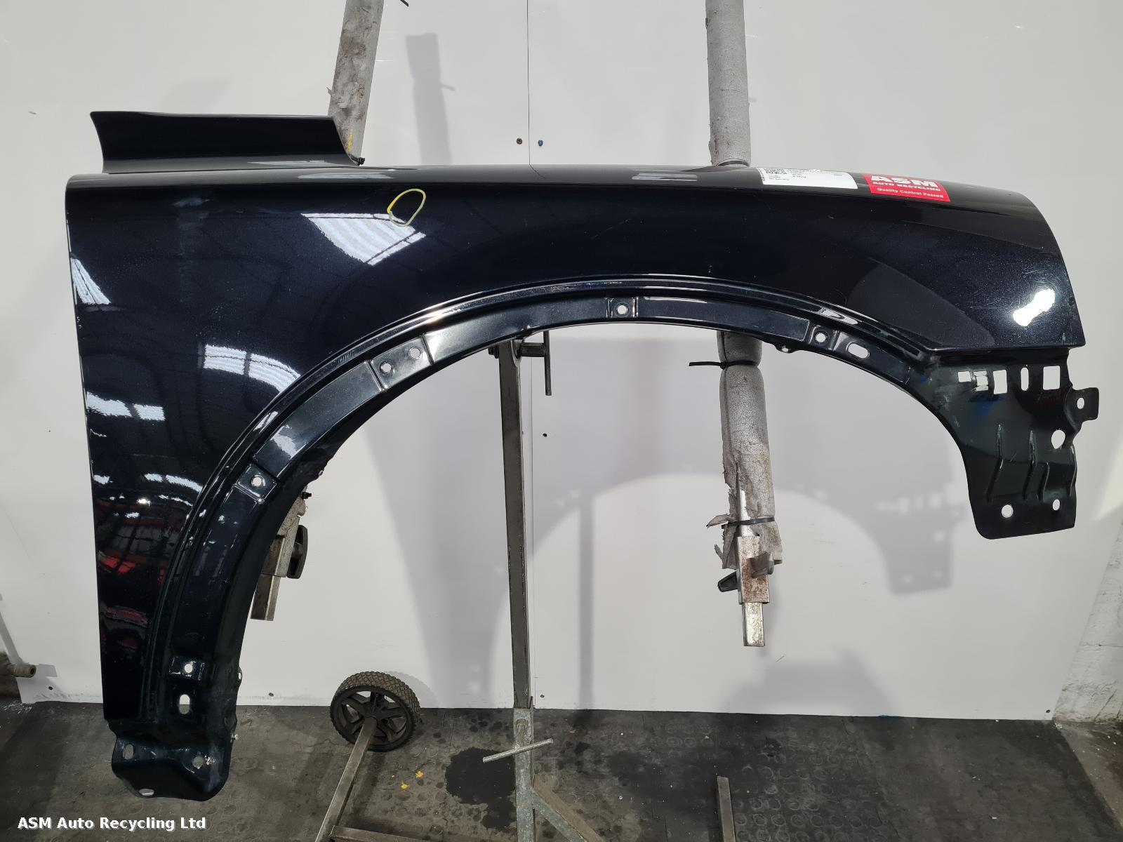 View Auto part R Wing Volvo Xc90 2006