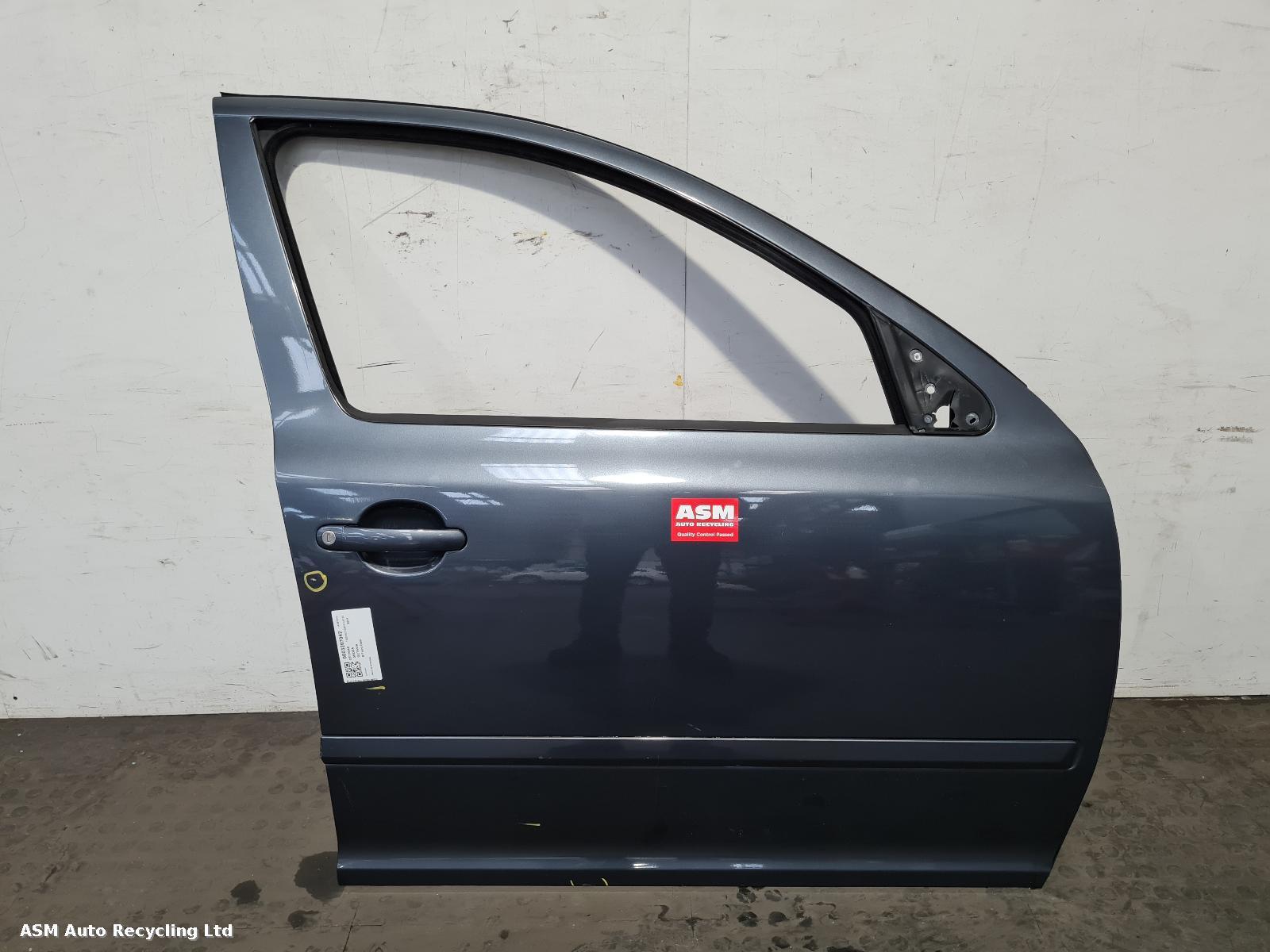 View Auto part R Front Door Skoda Octavia 2011