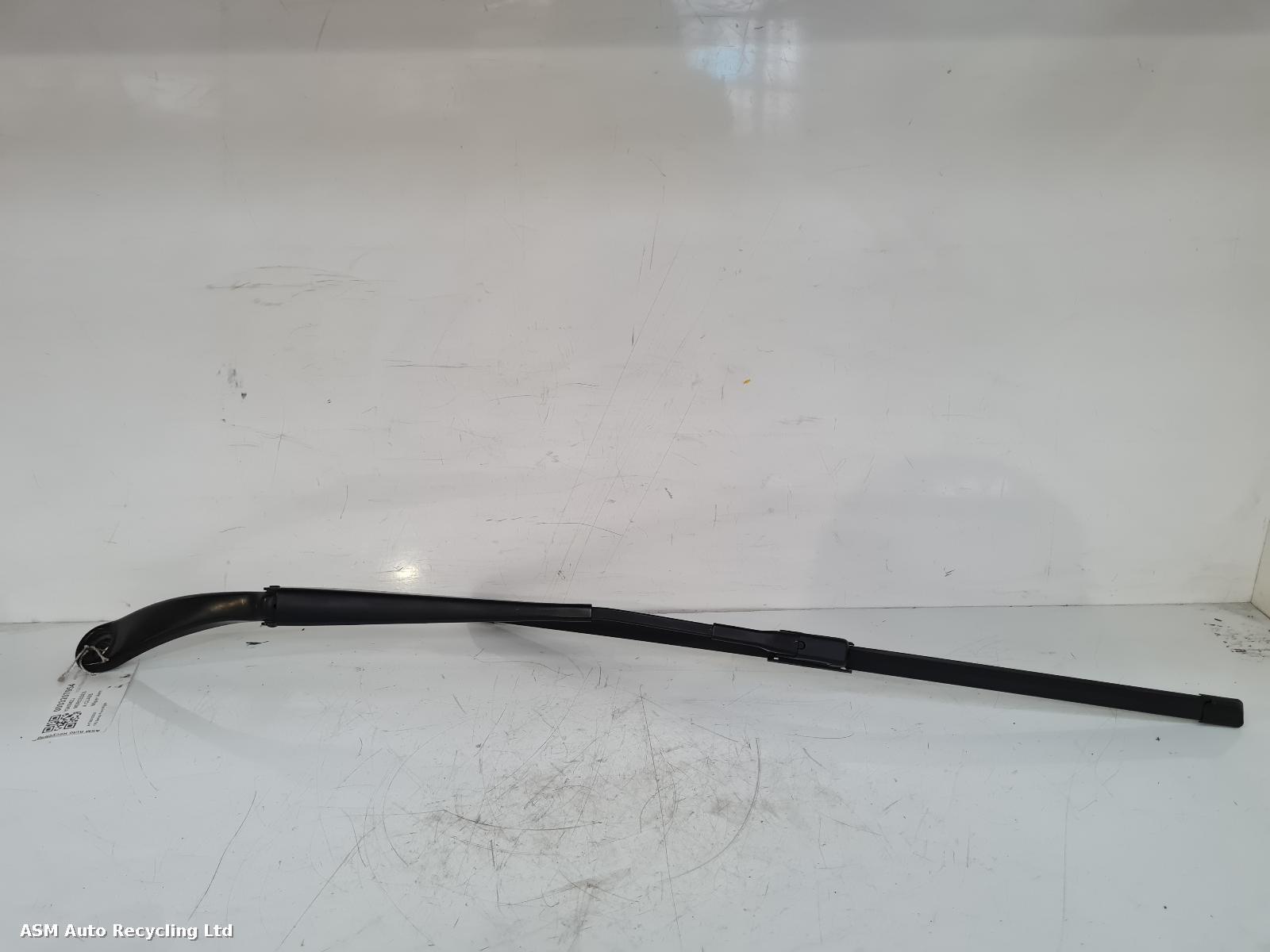 View Auto part Wiper Arm Mercedes A Class 2015