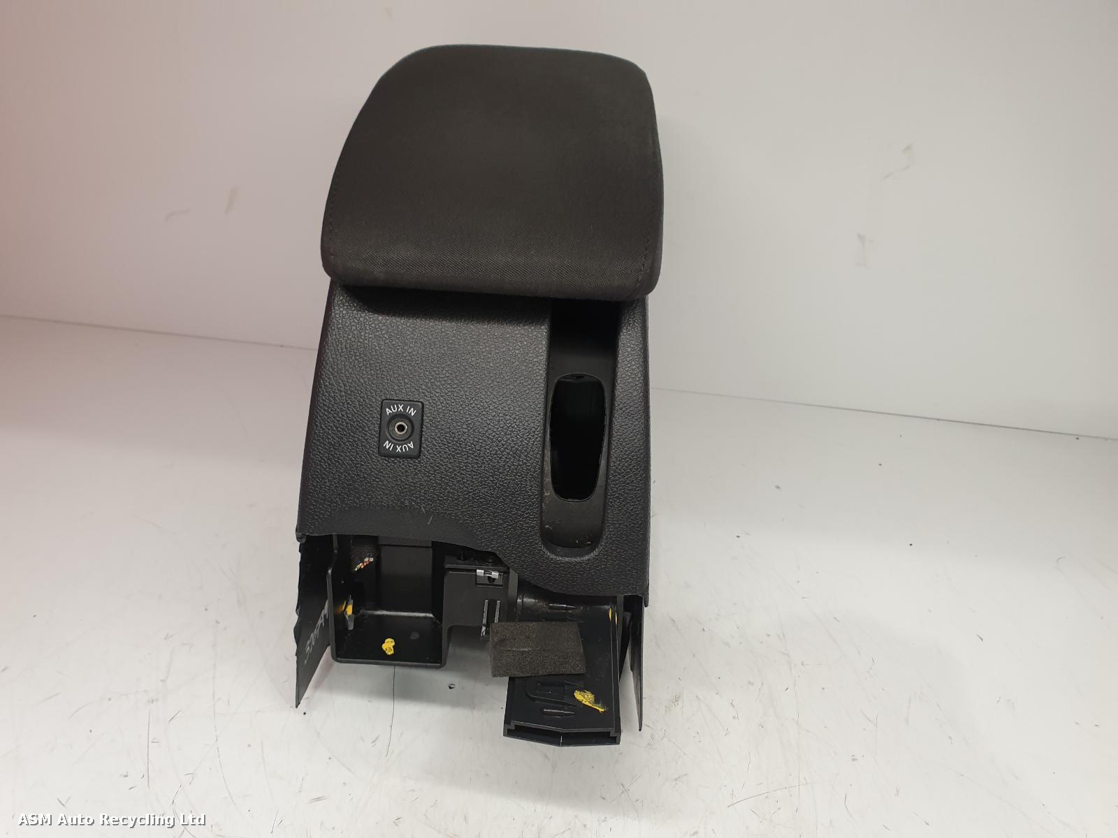 View Auto part Console Volkswagen Scirocco 2009