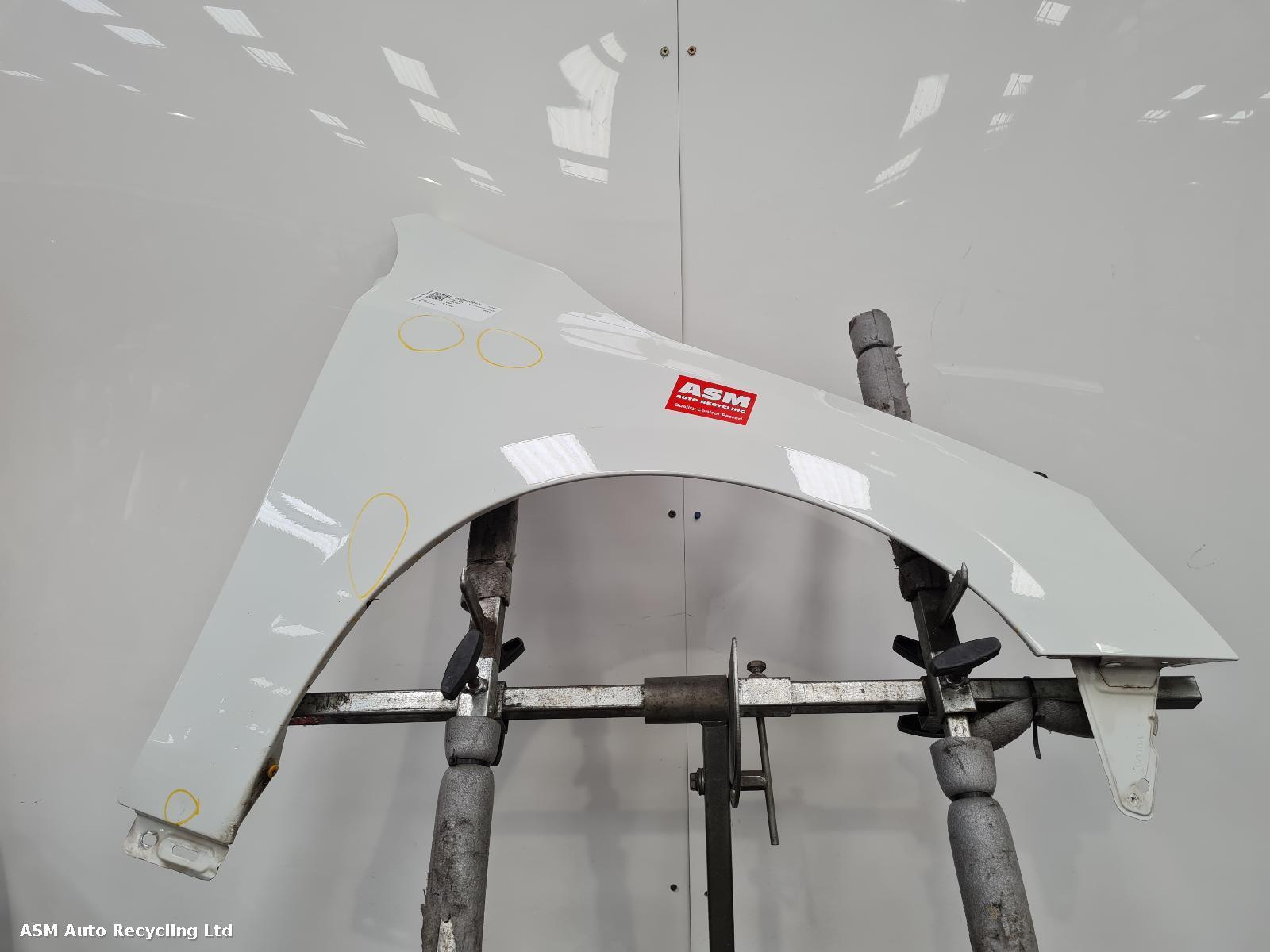 View Auto part R Wing Volvo V60 2011