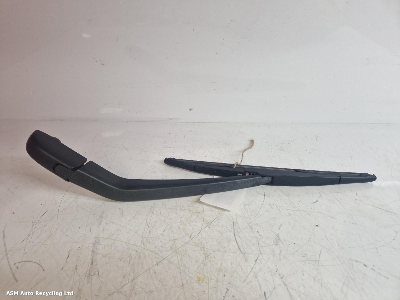 View Auto part Wiper Arm Toyota Yaris 2016