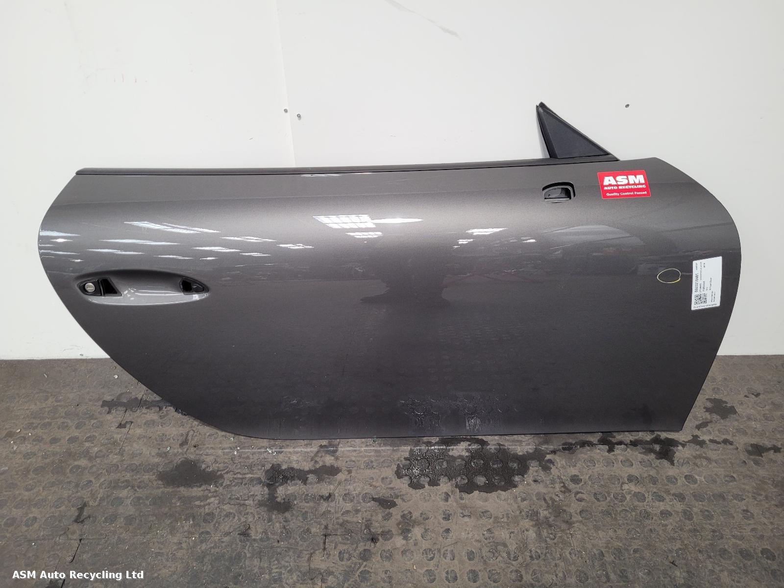 View Auto part R Front Door Porsche 911 2018