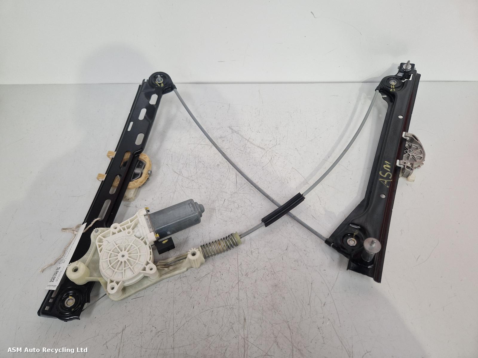 View Auto part RF Window Regulator Porsche 911 2018