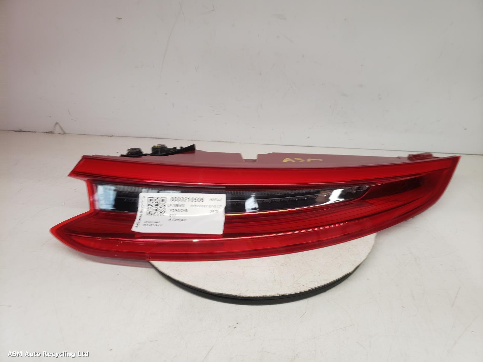View Auto part R Taillight Porsche 911 2018