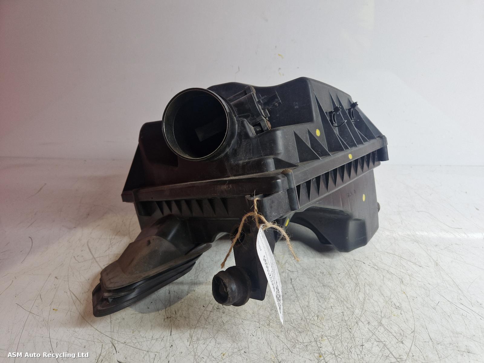View Auto part Air Cleaner/Box Vauxhall Zafira 2015