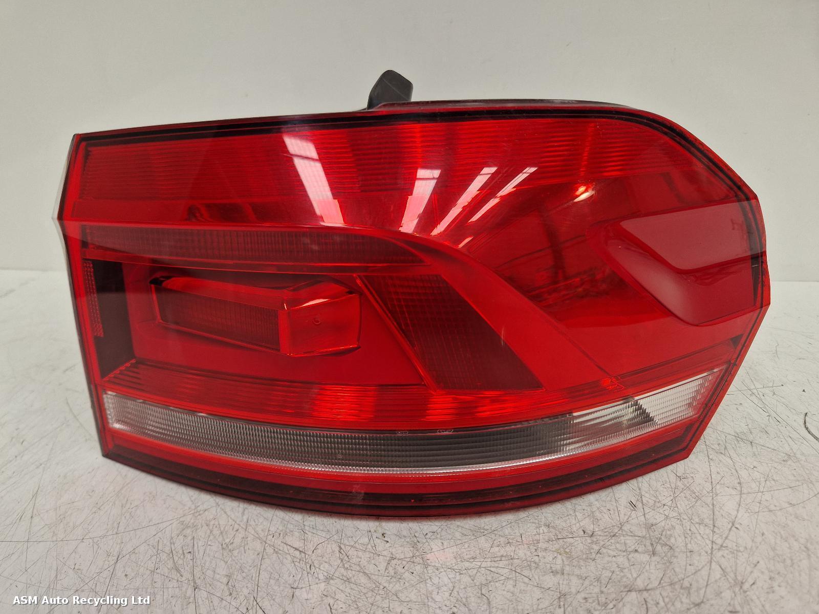 View Auto part R Taillight Volkswagen Touran 2016