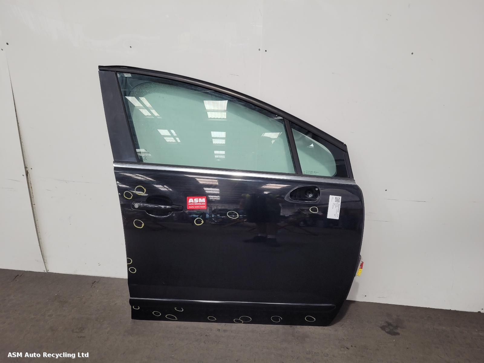 View Auto part R Front Door Peugeot 5008 2015