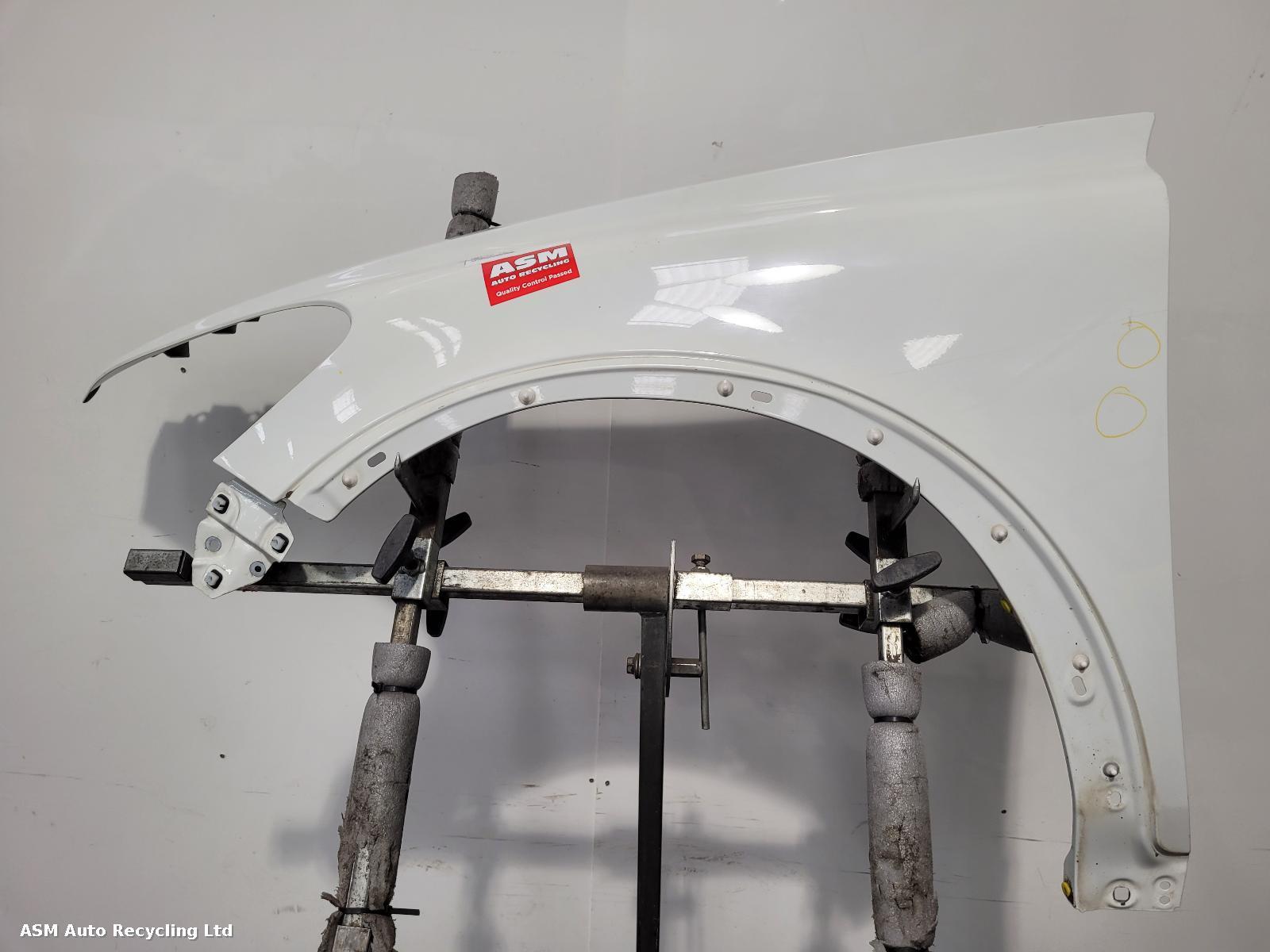 View Auto part L Wing Volvo C30 2010
