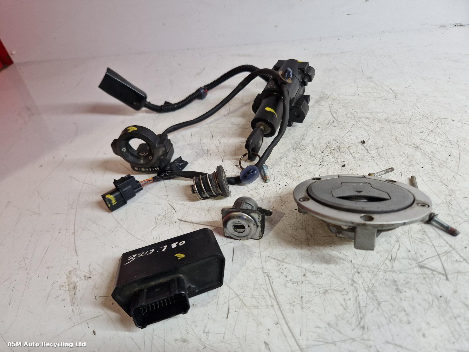 View Auto part Comp.Lock Set + Keys Honda Cb500 2017