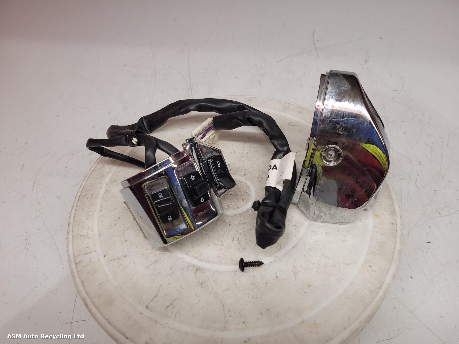 View Auto part LH Switch Gear Vespa Primavera 2024