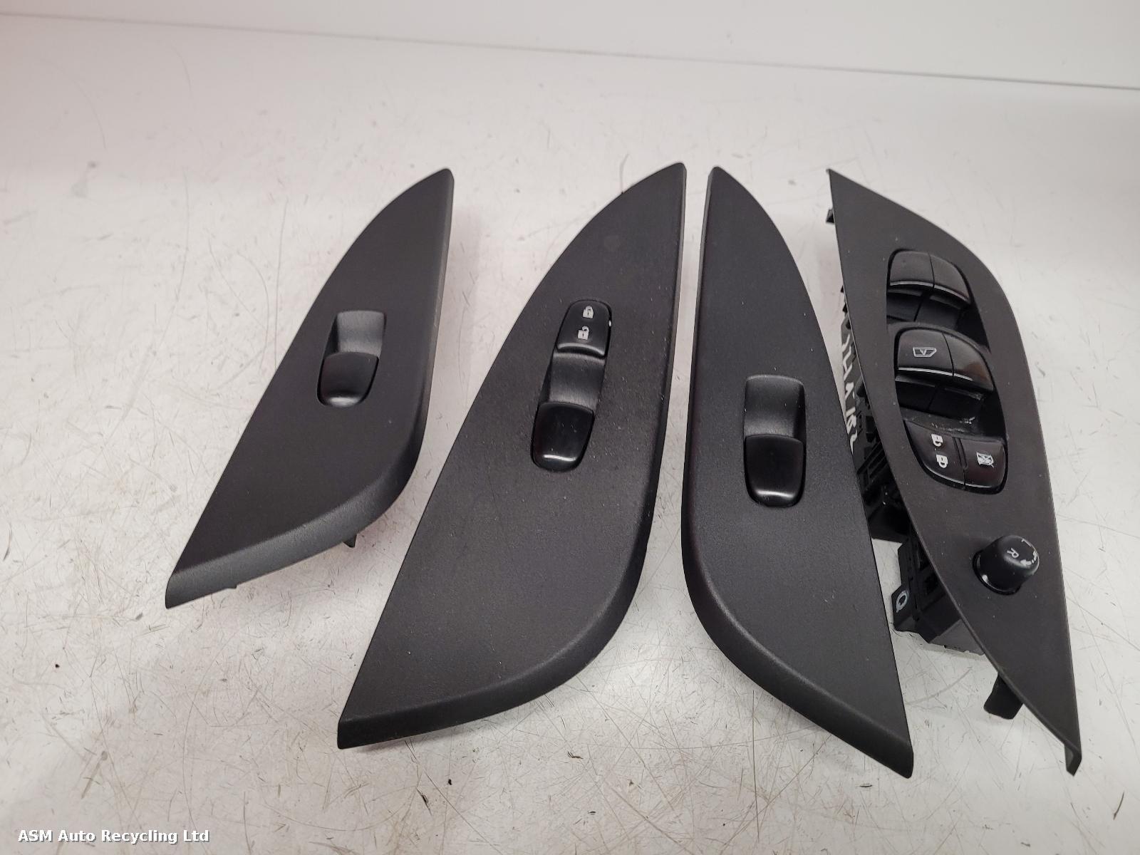 View Auto part Elect. Window Switch Nissan Pulsar 2015