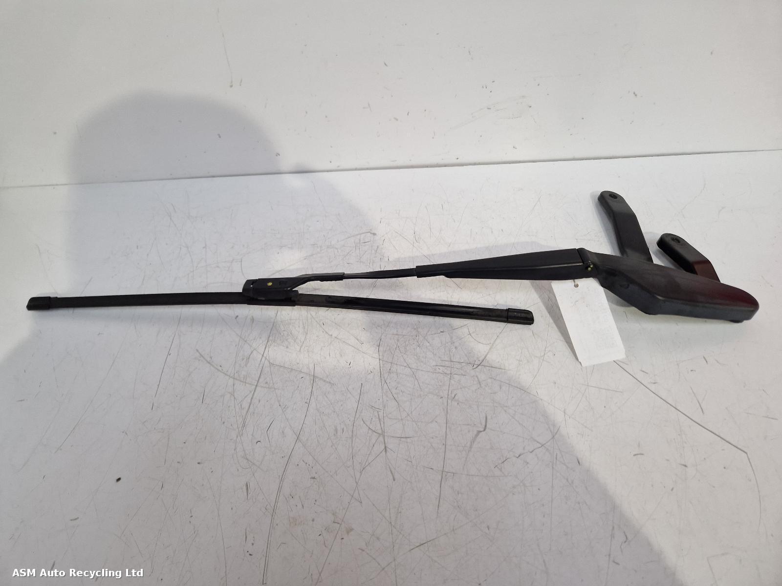 View Auto part Wiper Arm Mercedes C Class 2014