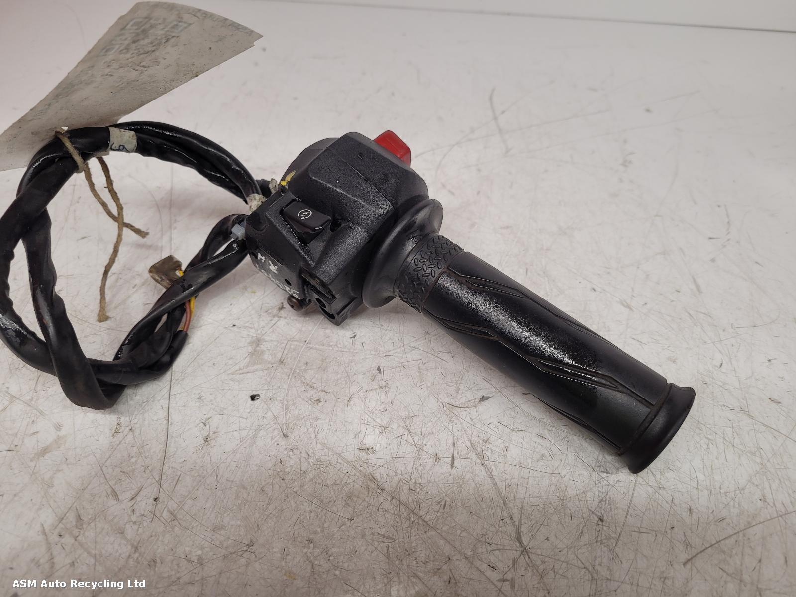 View Auto part RH Switch Gear Yamaha Yzf R3  2017