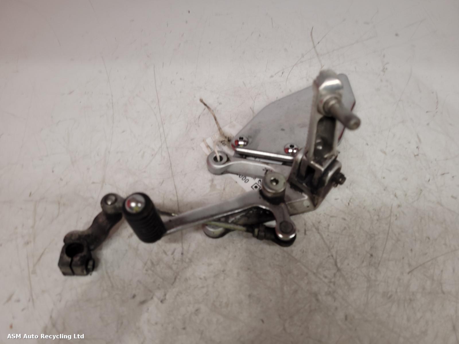 View Auto part Left Footrest Yamaha Yzf R3  2017