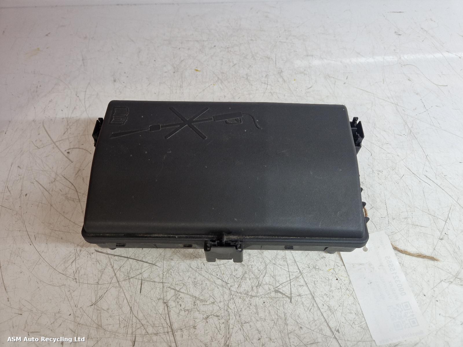 View Auto part Fuse Box Vauxhall Insignia 2013