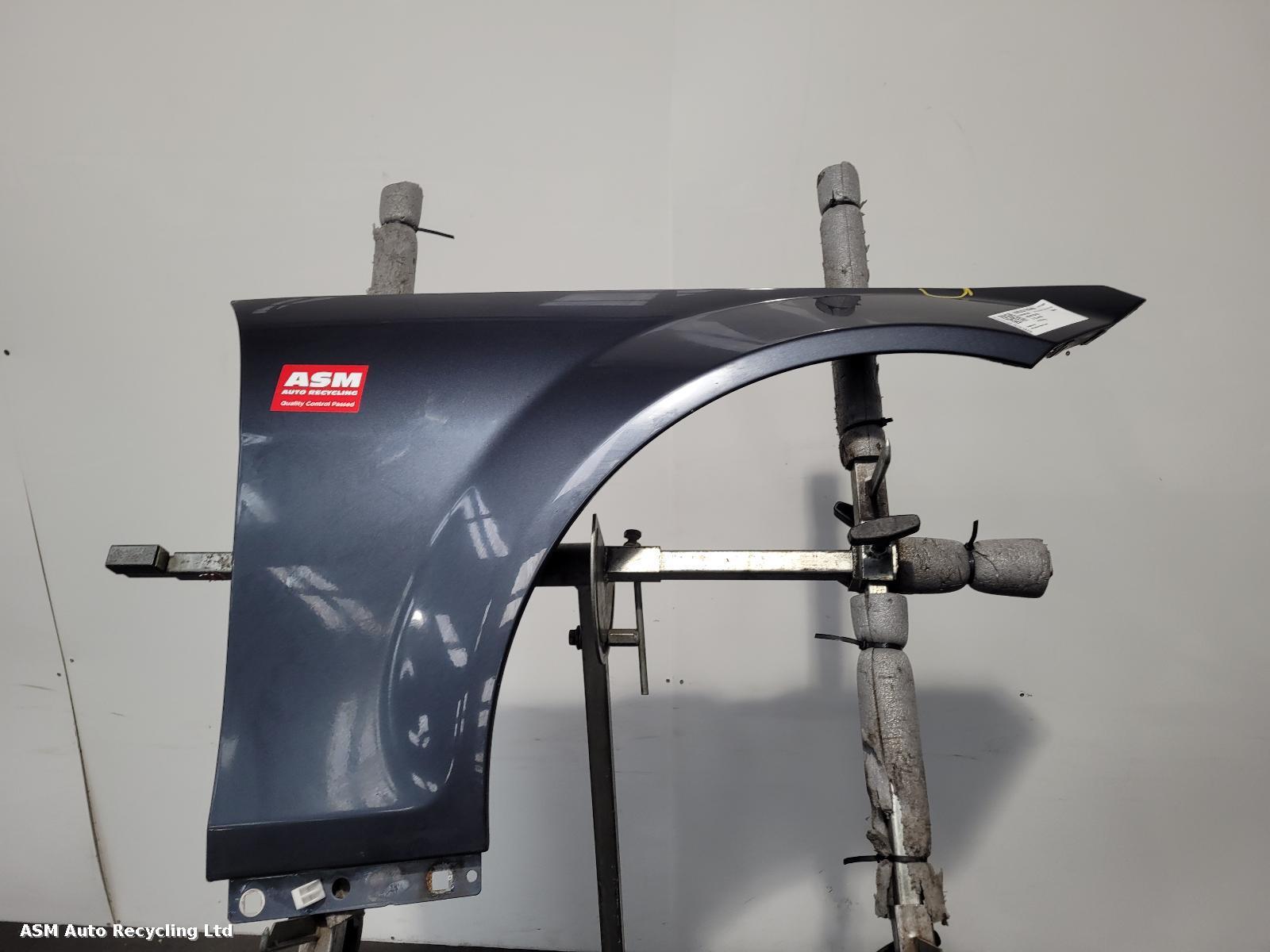 View Auto part R Wing Mercedes C Class 2008