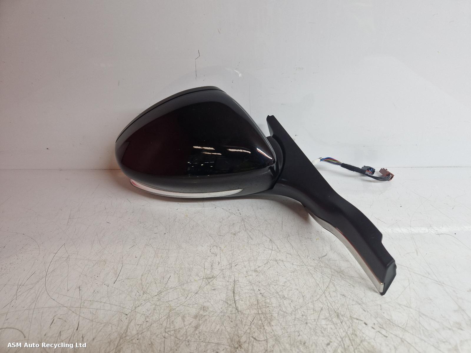 View Auto part R Door Mirror Peugeot 208 2019