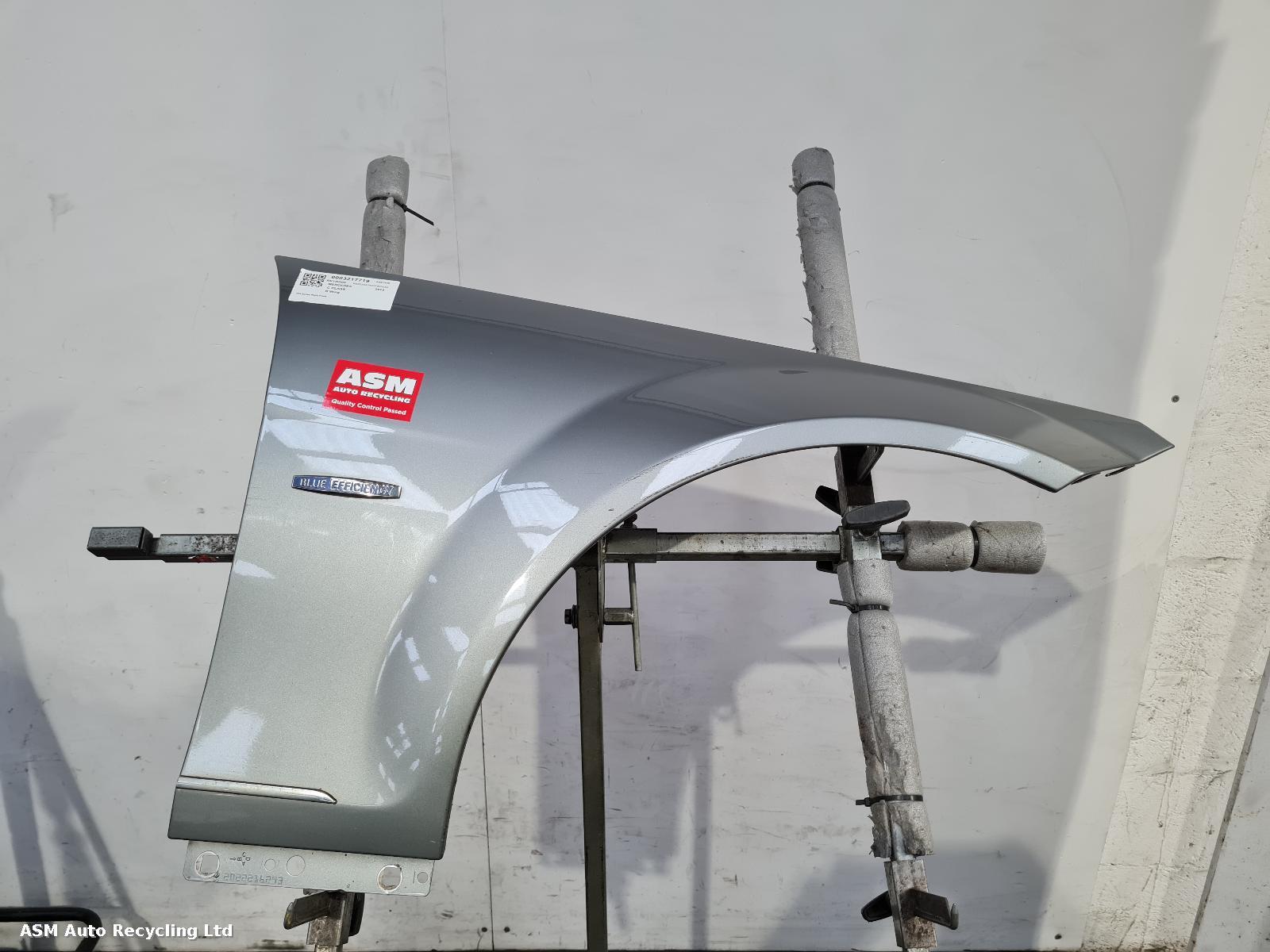 View Auto part R Wing Mercedes C Class 2013