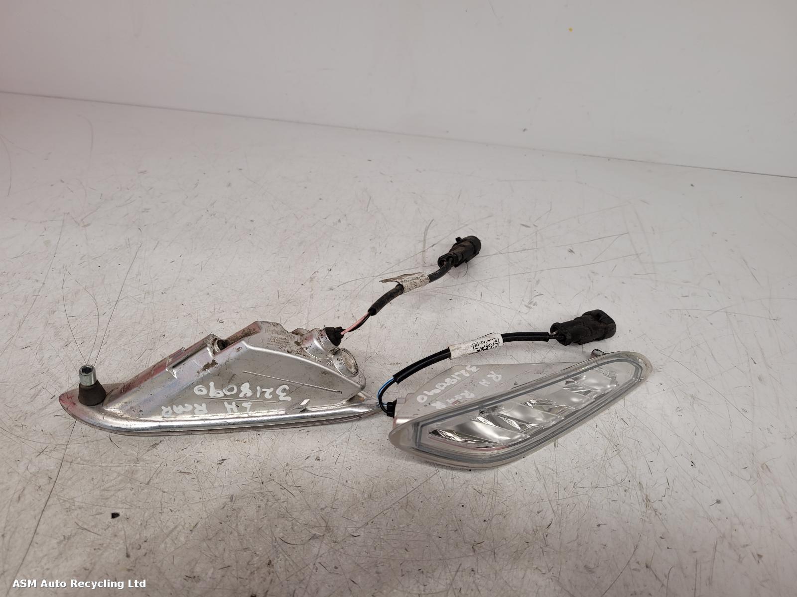 View Auto part L Repeater Lamp Piaggio Vespa Primavera 50 2024