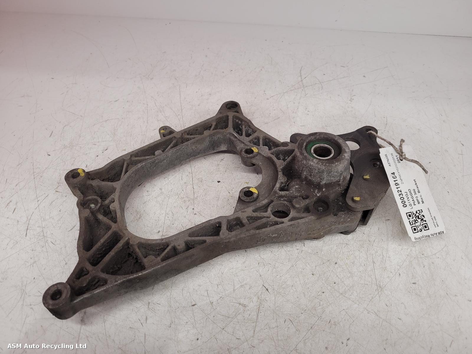 View Auto part Misc Bracket Piaggio Mp3 300 2011