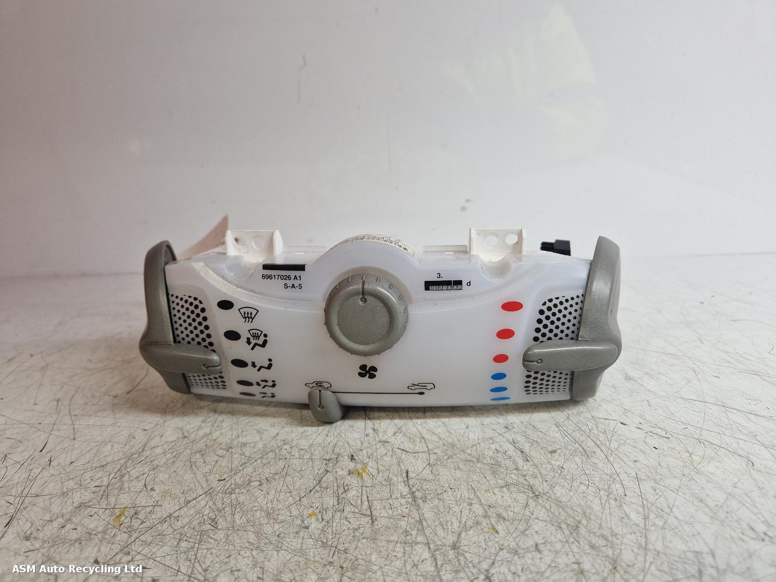 View Auto part Heater/AC Controller Toyota Aygo 2012