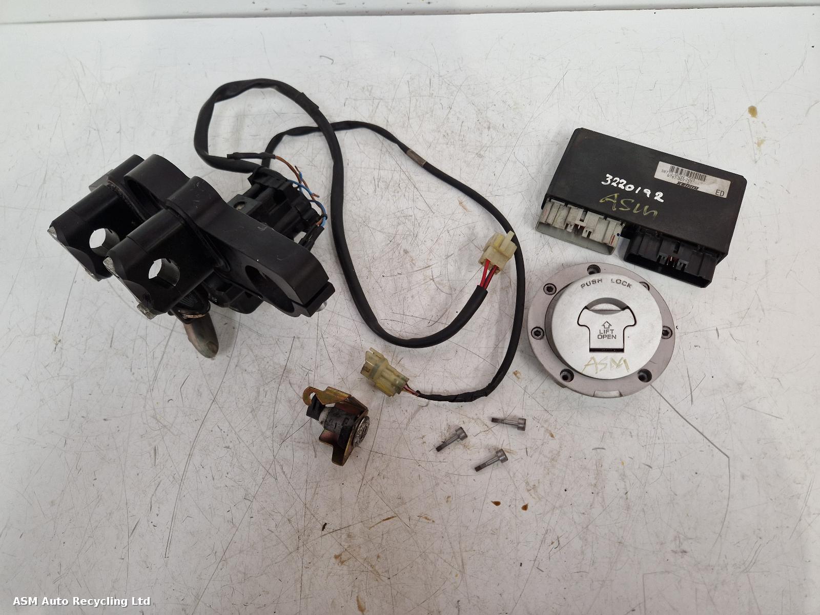 View Auto part Comp.Lock Set + Keys Honda Vfr800 2002