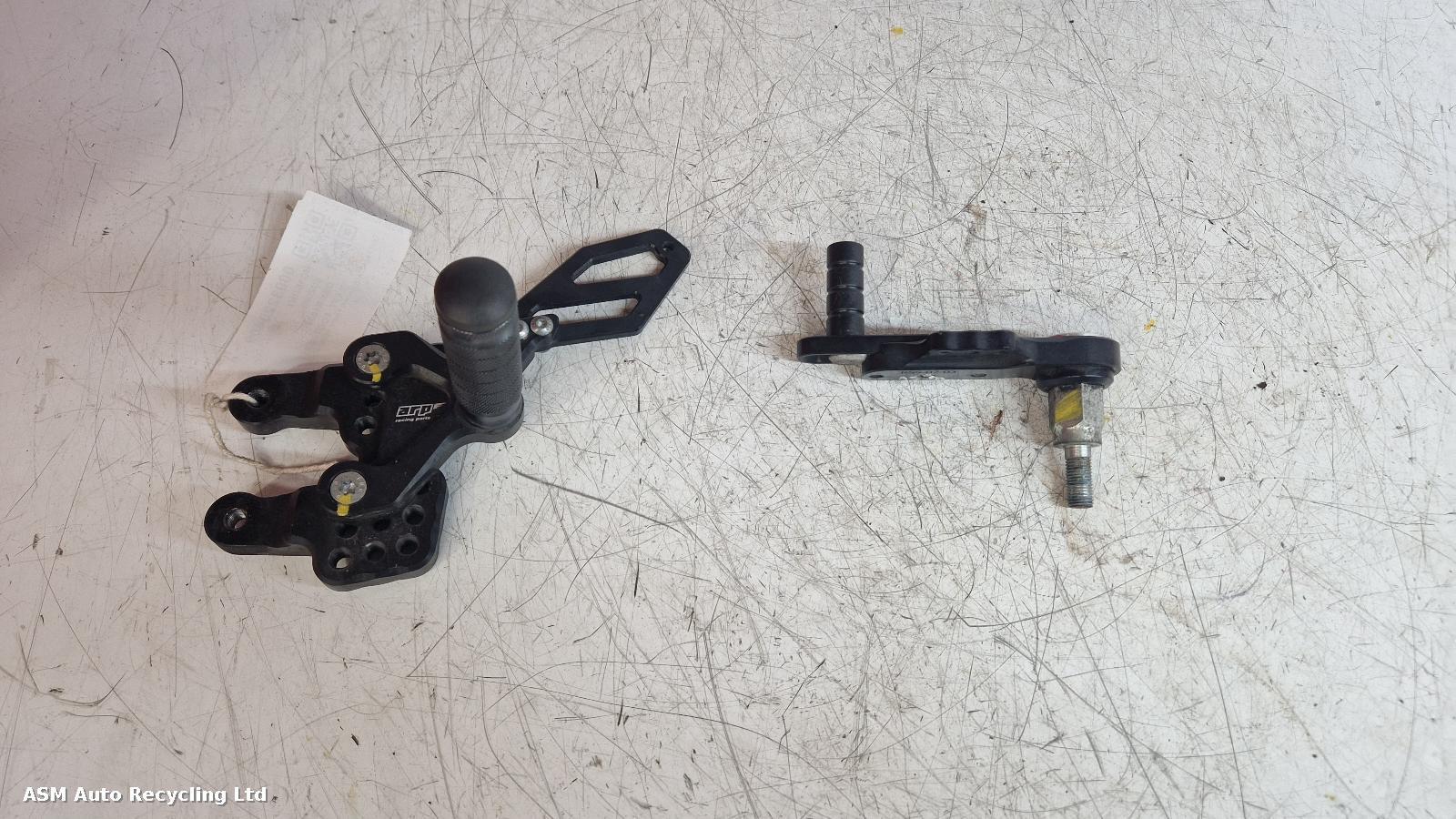 View Auto part Left Footrest Suzuki Gsxr 1000 2016