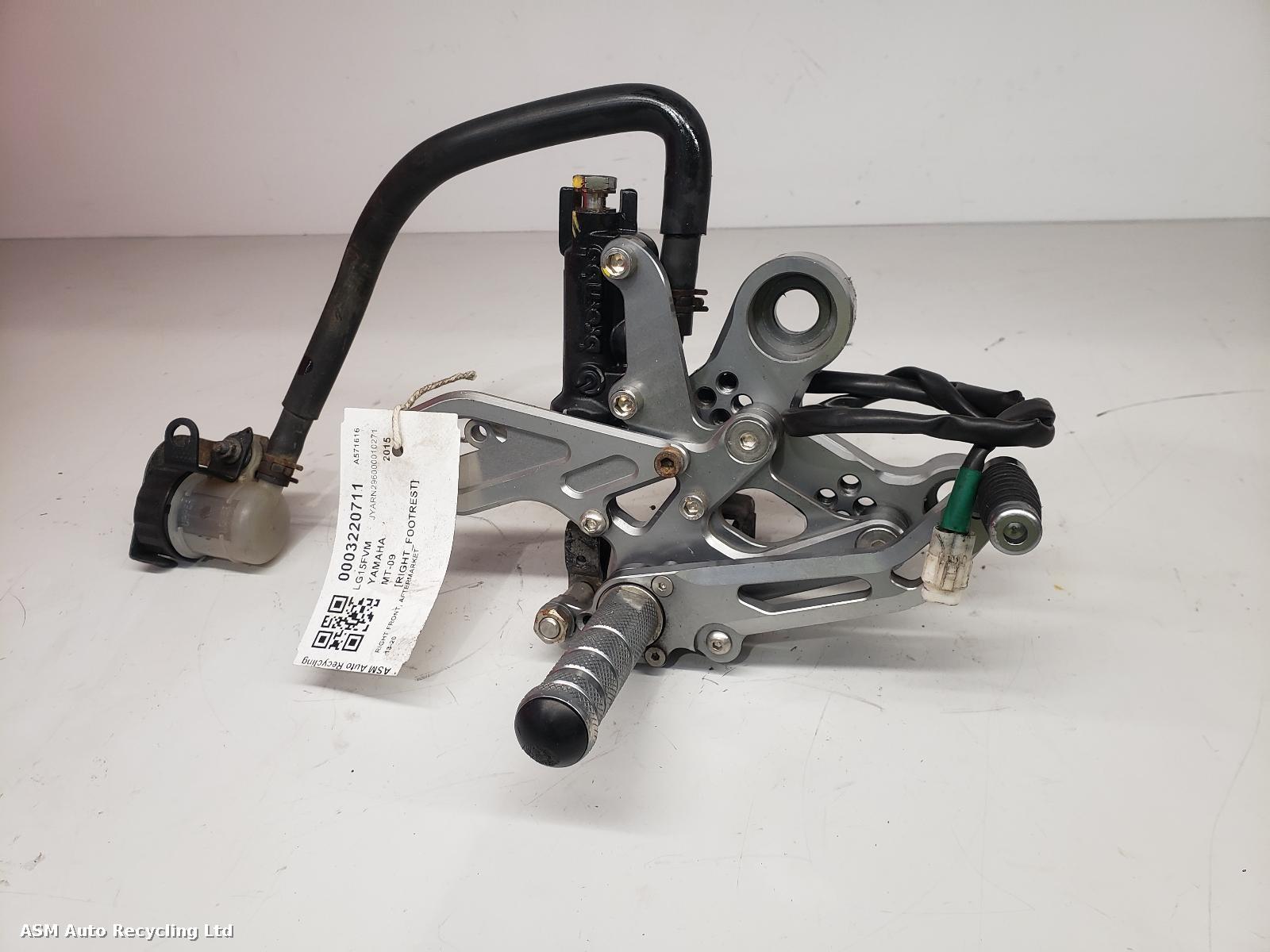 View Auto part Right Footrest Yamaha Mt-09 2015