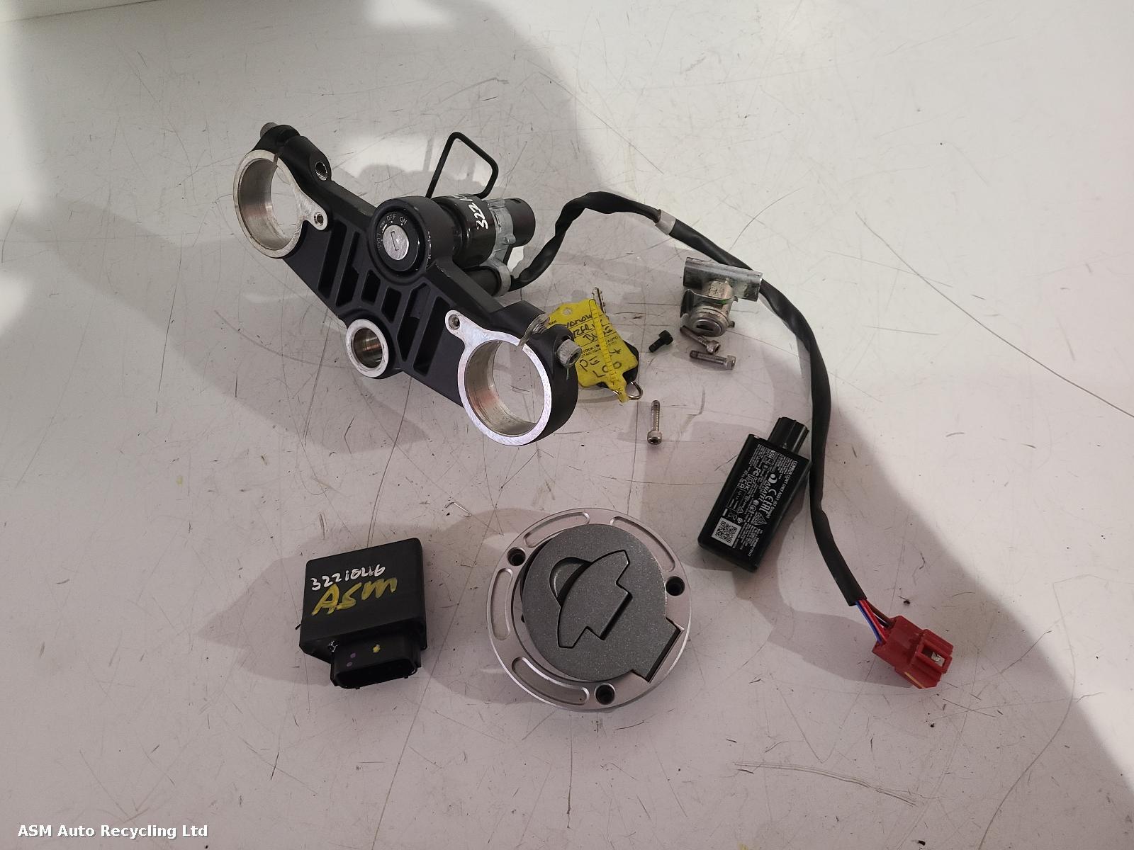 View Auto part Comp.Lock Set + Keys Yamaha Yzf R125 2024