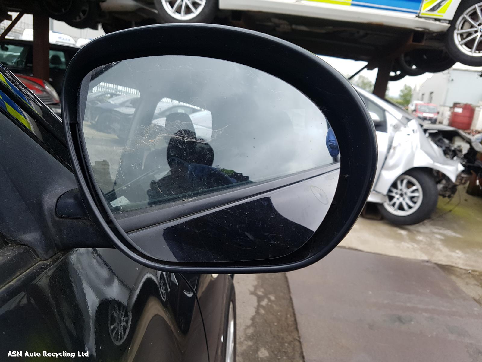 View Auto part R Door Mirror Nissan Juke 2011