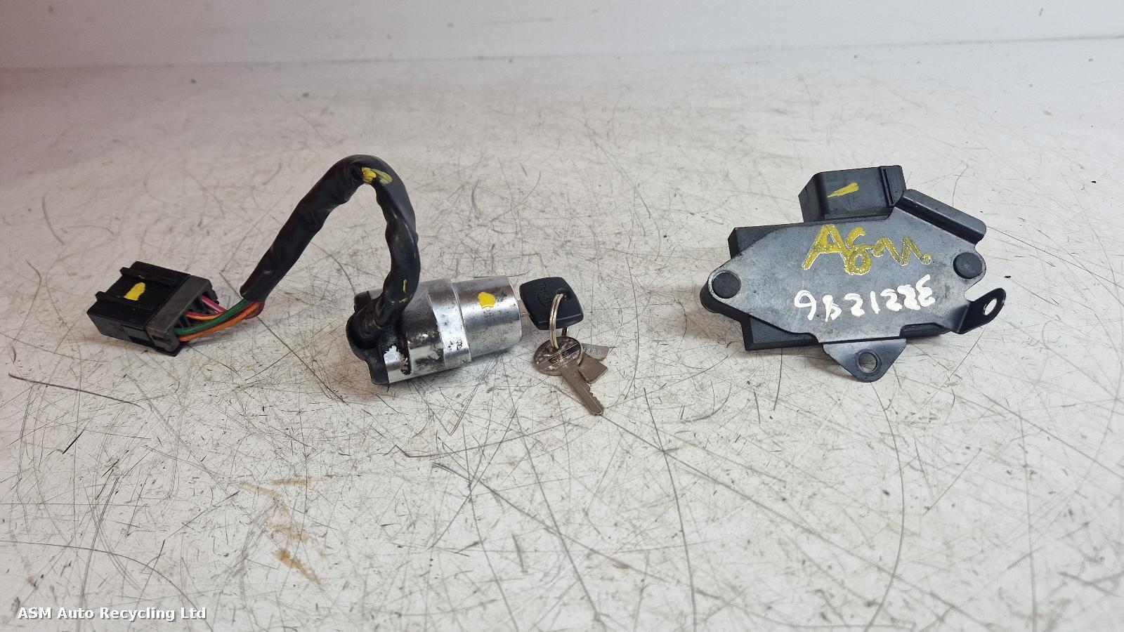 View Auto part Comp.Lock Set + Keys Triumph Speedmaster 2003