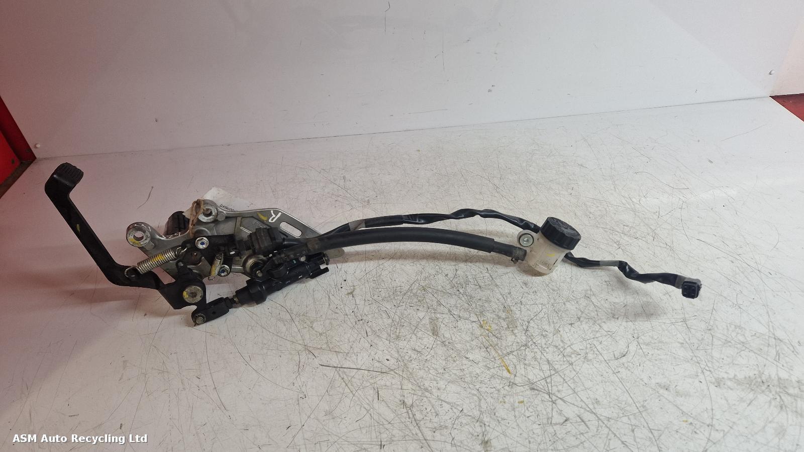View Auto part Right Footrest Yamaha Tracer 9 Gt 2023