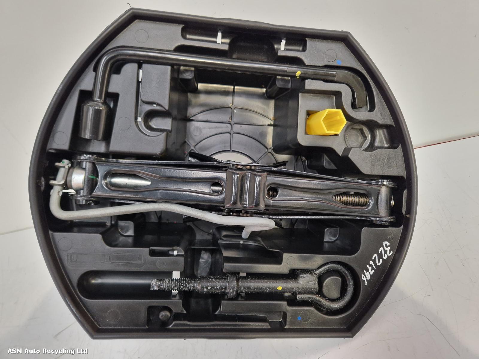 View Auto part Jack Peugeot 208 2012