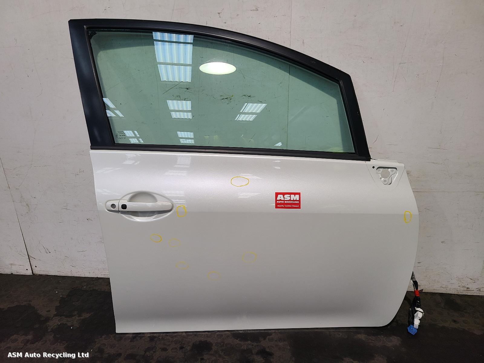 View Auto part R Front Door Toyota Auris 2010