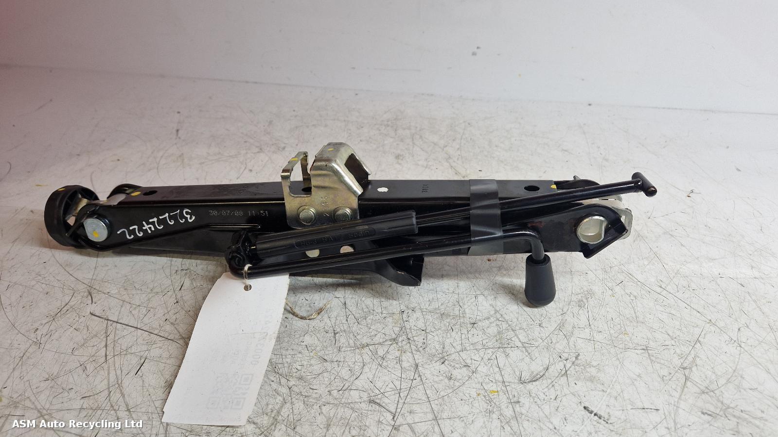 View Auto part Jack Audi A4 2009
