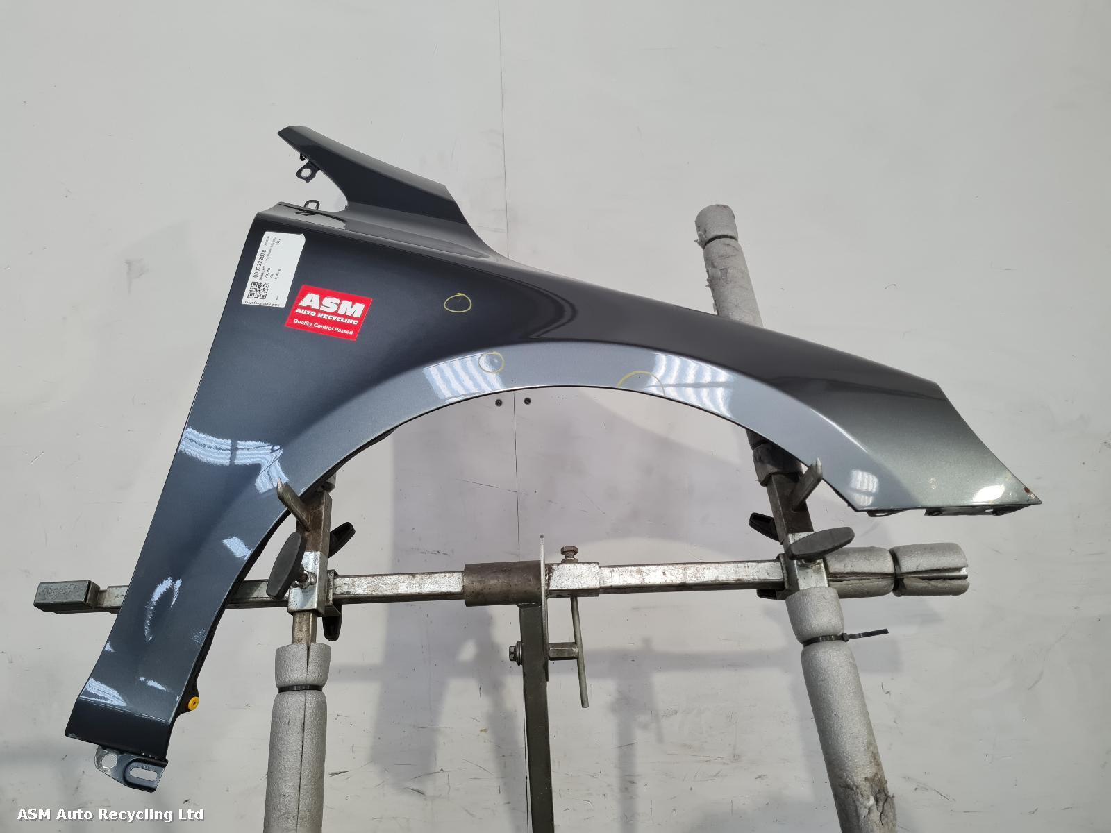 View Auto part R Wing Volvo V40 2012