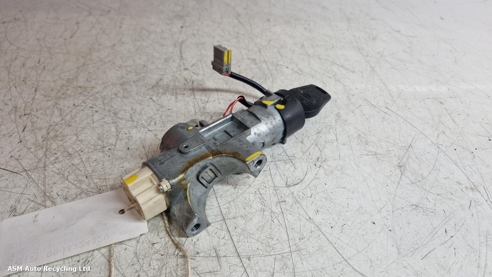 View Auto part Ignition W/Key Nissan Juke 2011