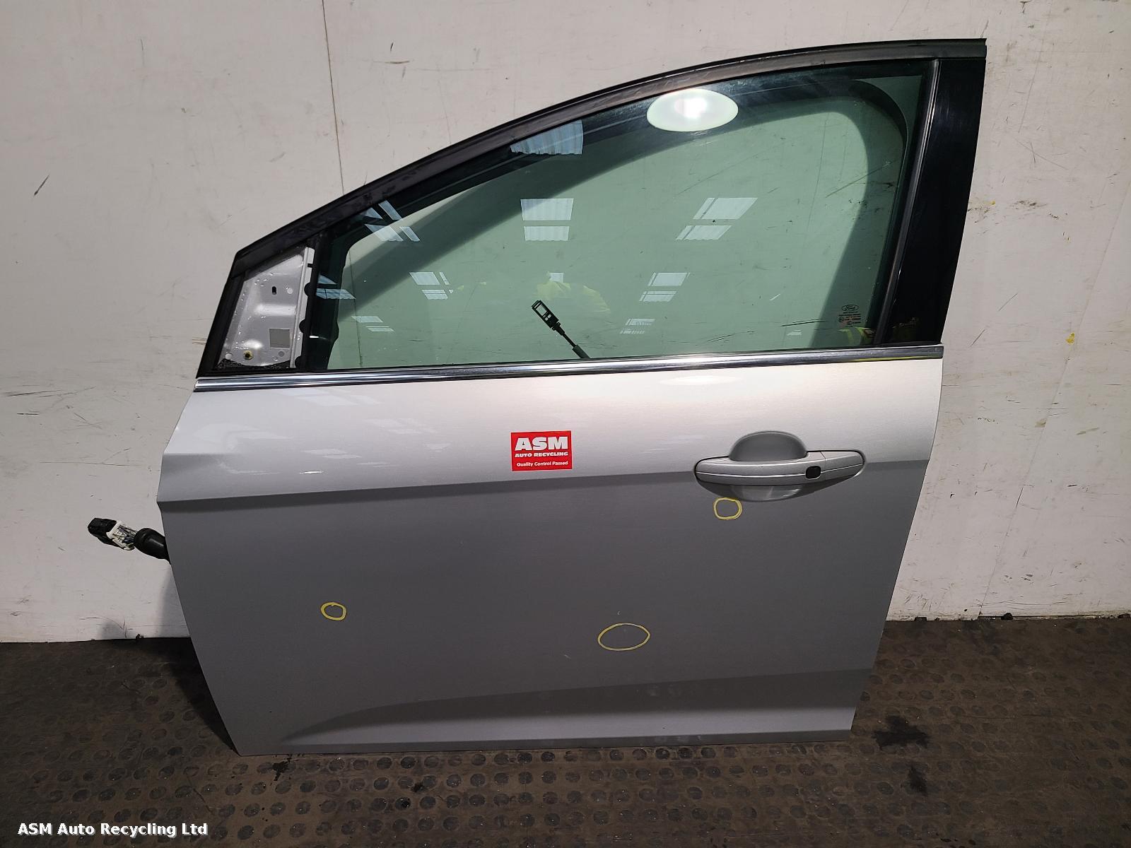 View Auto part L Front Door Ford Focus 2014