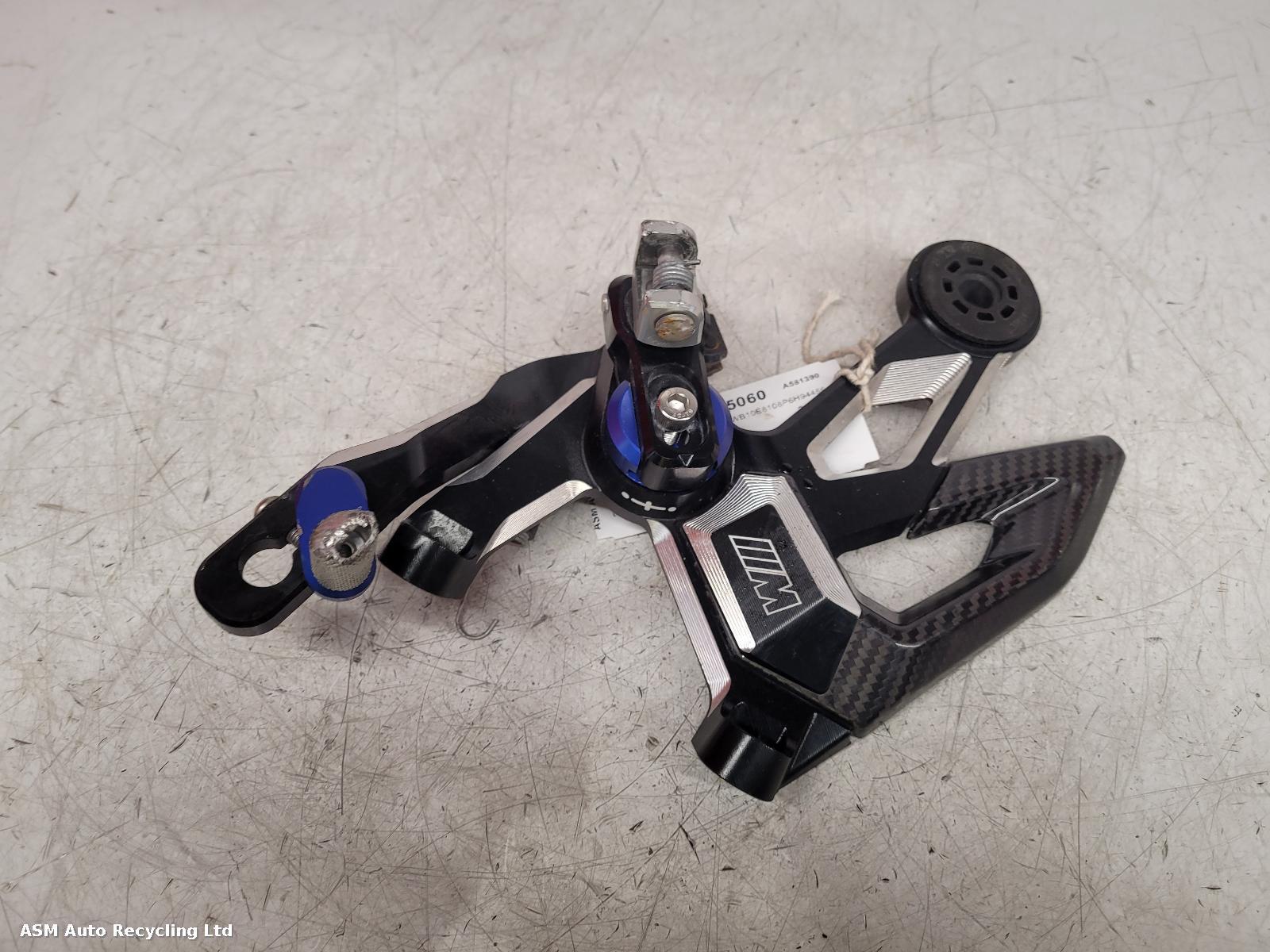 View Auto part Right Footrest Bmw M 1000 R 2023