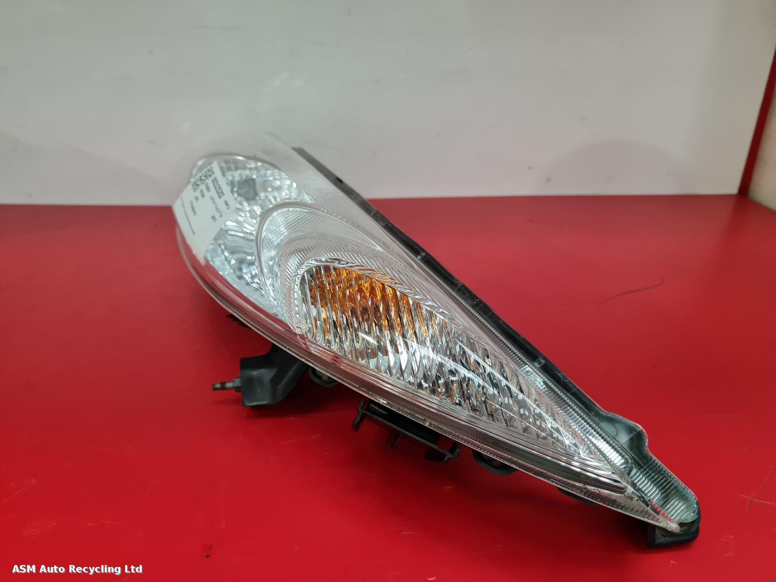 View Auto part R Headlamp Nissan Juke 2011