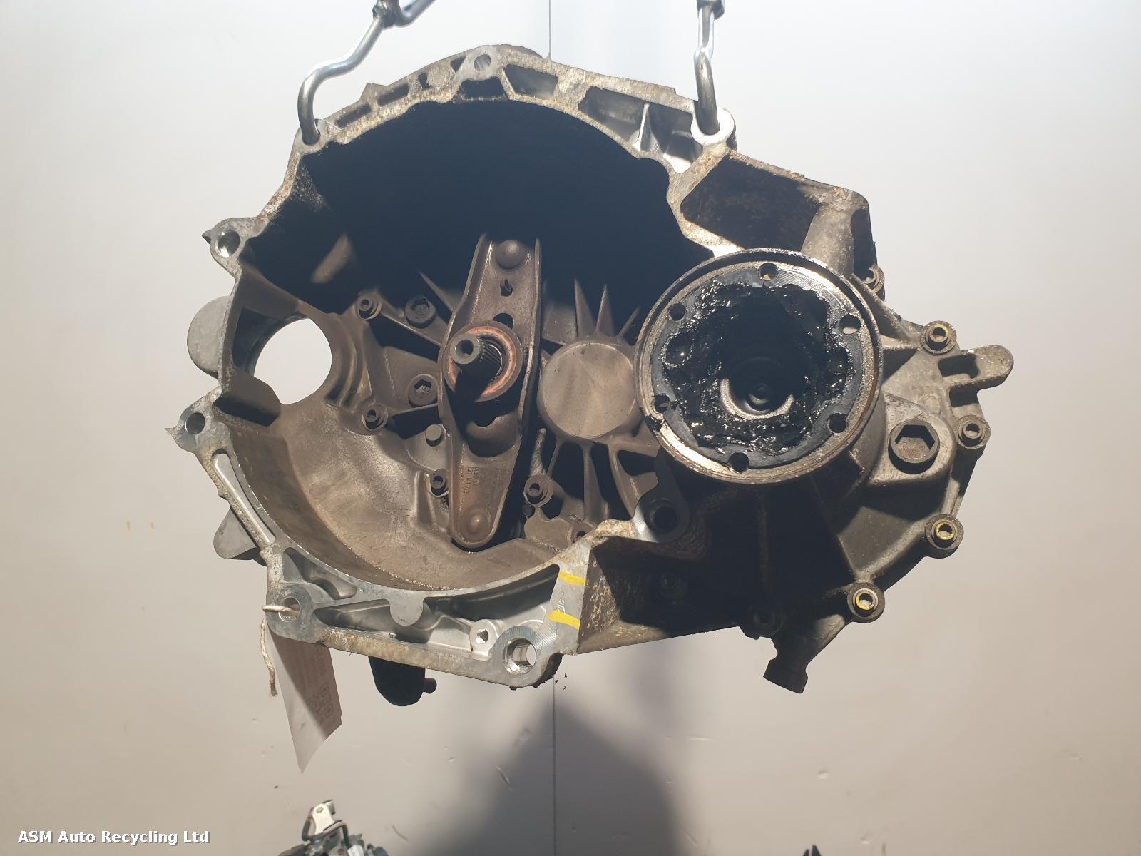 View Auto part Gearbox Volkswagen Golf 2014