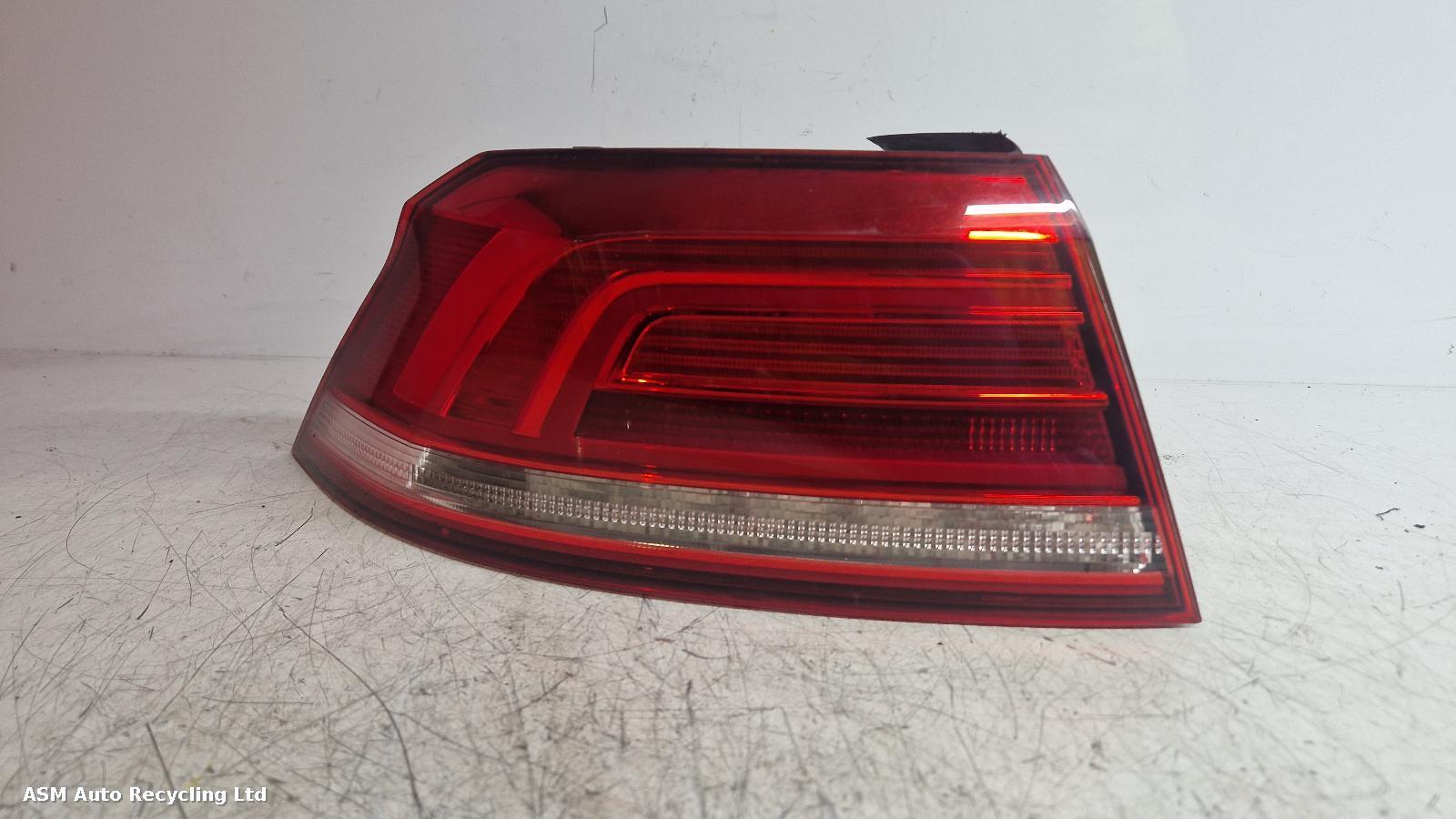 View Auto part L Taillight Volkswagen Passat 2017
