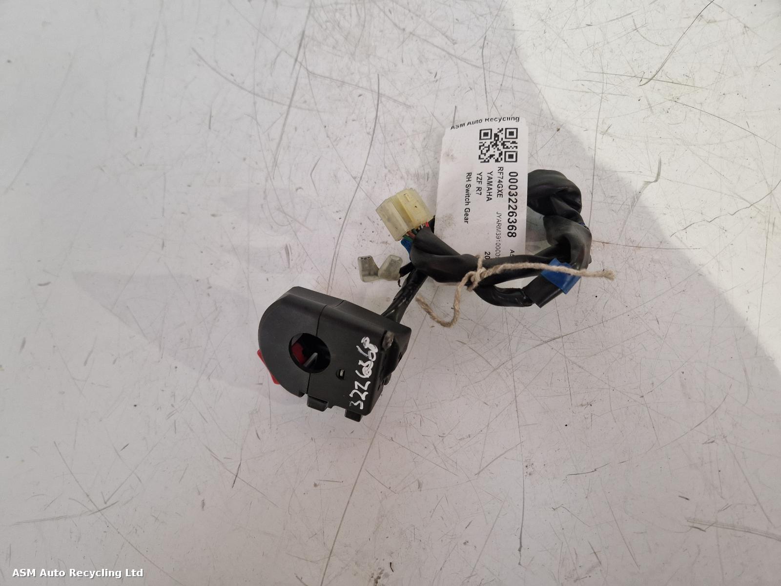 View Auto part RH Switch Gear Yamaha Yzf R7 2025