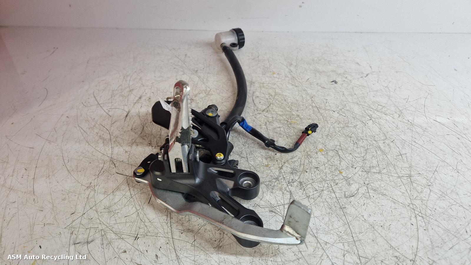 View Auto part Right Footrest Yamaha Yzf R7 2025