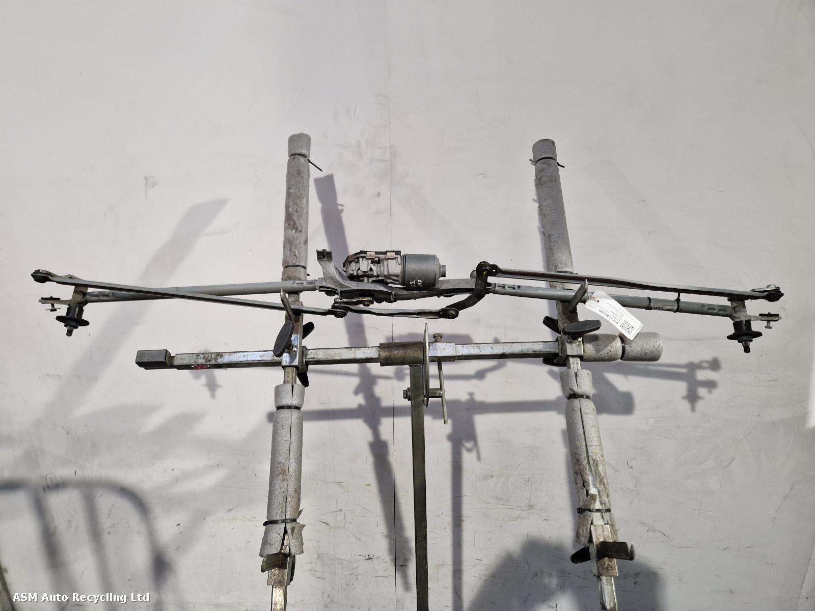 View Auto part Wiper Motor Front Vauxhall Astra 2011