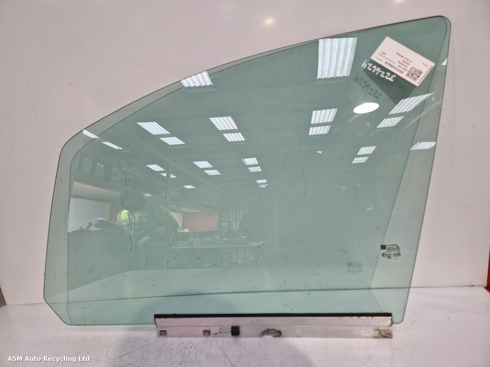 View Auto part LF Door Window Vauxhall Zafira 2011