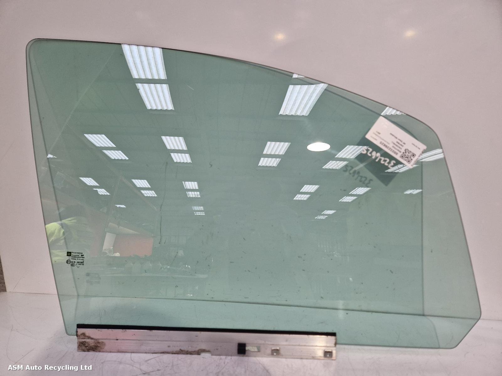 View Auto part RF Door Window Vauxhall Zafira 2011